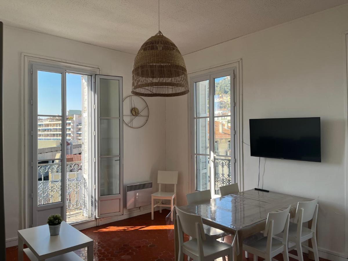 Appartement Hyeres - Centre Ville 3 Chambres 6 Personnes 4Eme Etage Escalier - Sebastien Claire エクステリア 写真