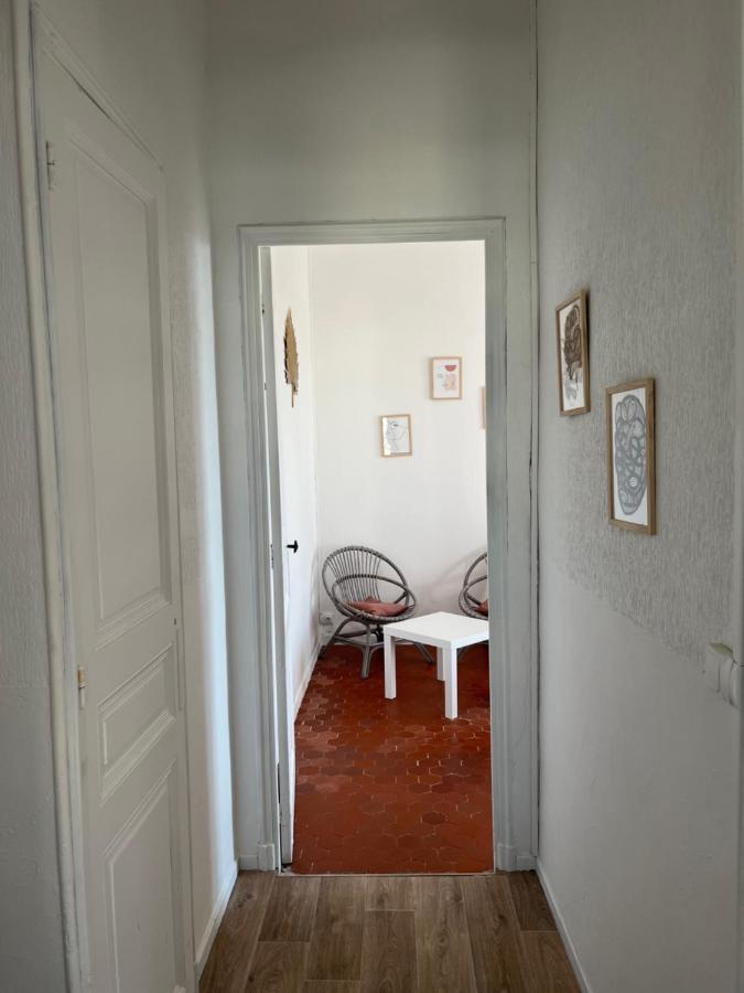 Appartement Hyeres - Centre Ville 3 Chambres 6 Personnes 4Eme Etage Escalier - Sebastien Claire エクステリア 写真