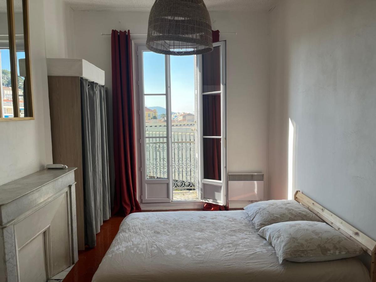 Appartement Hyeres - Centre Ville 3 Chambres 6 Personnes 4Eme Etage Escalier - Sebastien Claire エクステリア 写真