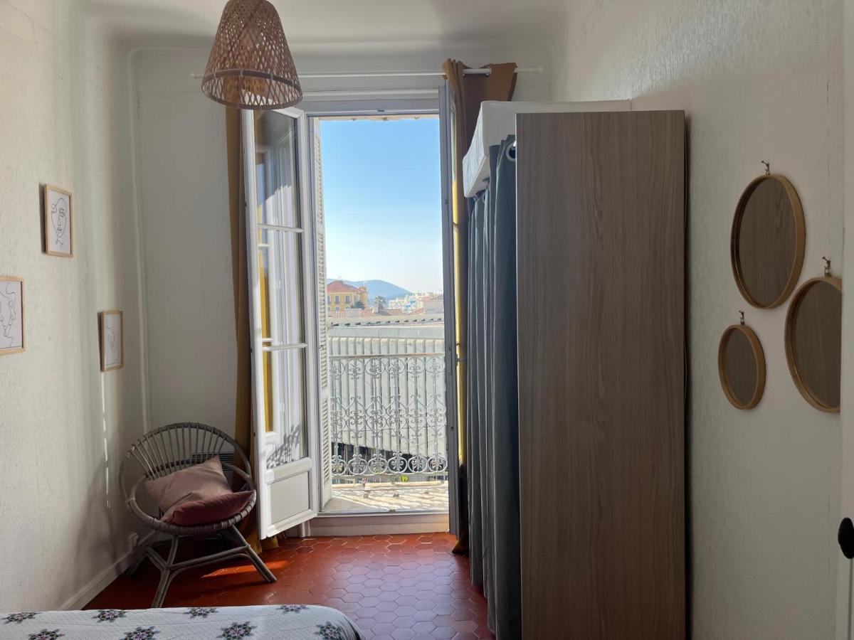 Appartement Hyeres - Centre Ville 3 Chambres 6 Personnes 4Eme Etage Escalier - Sebastien Claire エクステリア 写真