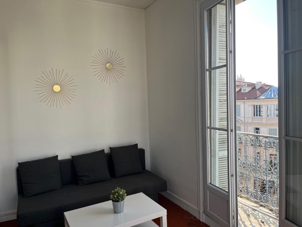 Appartement Hyeres - Centre Ville 3 Chambres 6 Personnes 4Eme Etage Escalier - Sebastien Claire エクステリア 写真