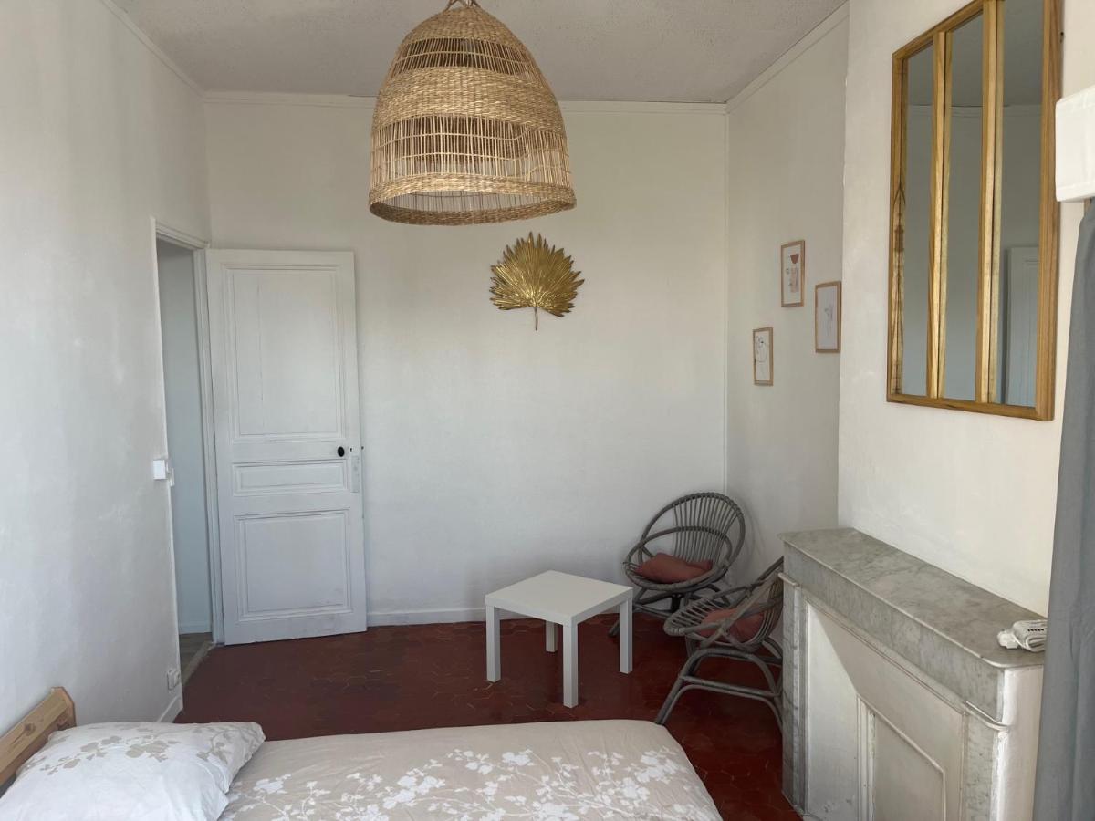 Appartement Hyeres - Centre Ville 3 Chambres 6 Personnes 4Eme Etage Escalier - Sebastien Claire エクステリア 写真