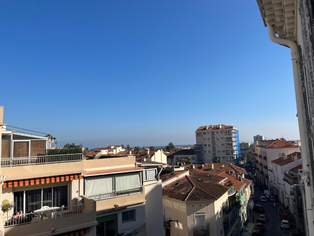 Appartement Hyeres - Centre Ville 3 Chambres 6 Personnes 4Eme Etage Escalier - Sebastien Claire エクステリア 写真