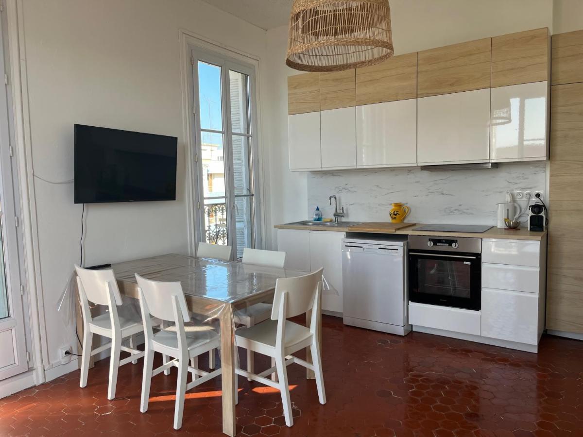 Appartement Hyeres - Centre Ville 3 Chambres 6 Personnes 4Eme Etage Escalier - Sebastien Claire エクステリア 写真