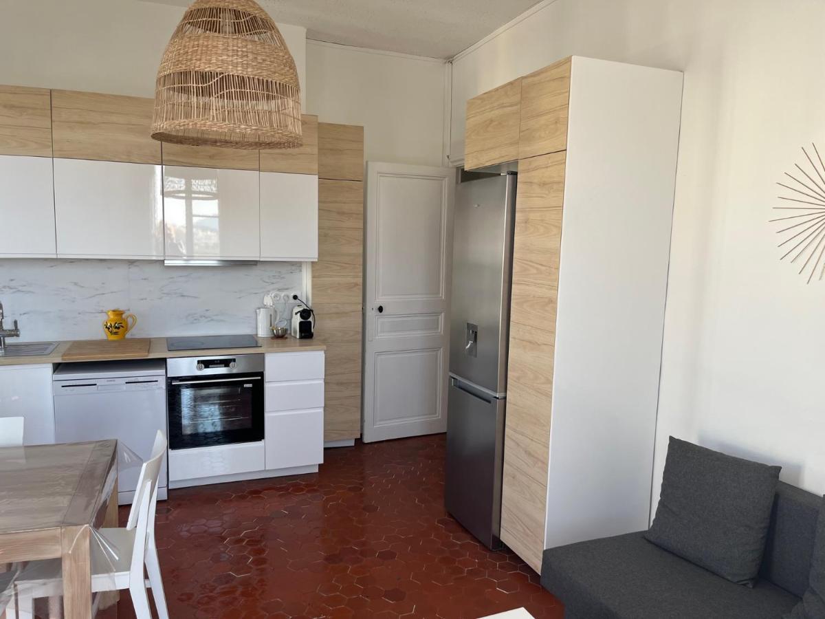 Appartement Hyeres - Centre Ville 3 Chambres 6 Personnes 4Eme Etage Escalier - Sebastien Claire エクステリア 写真